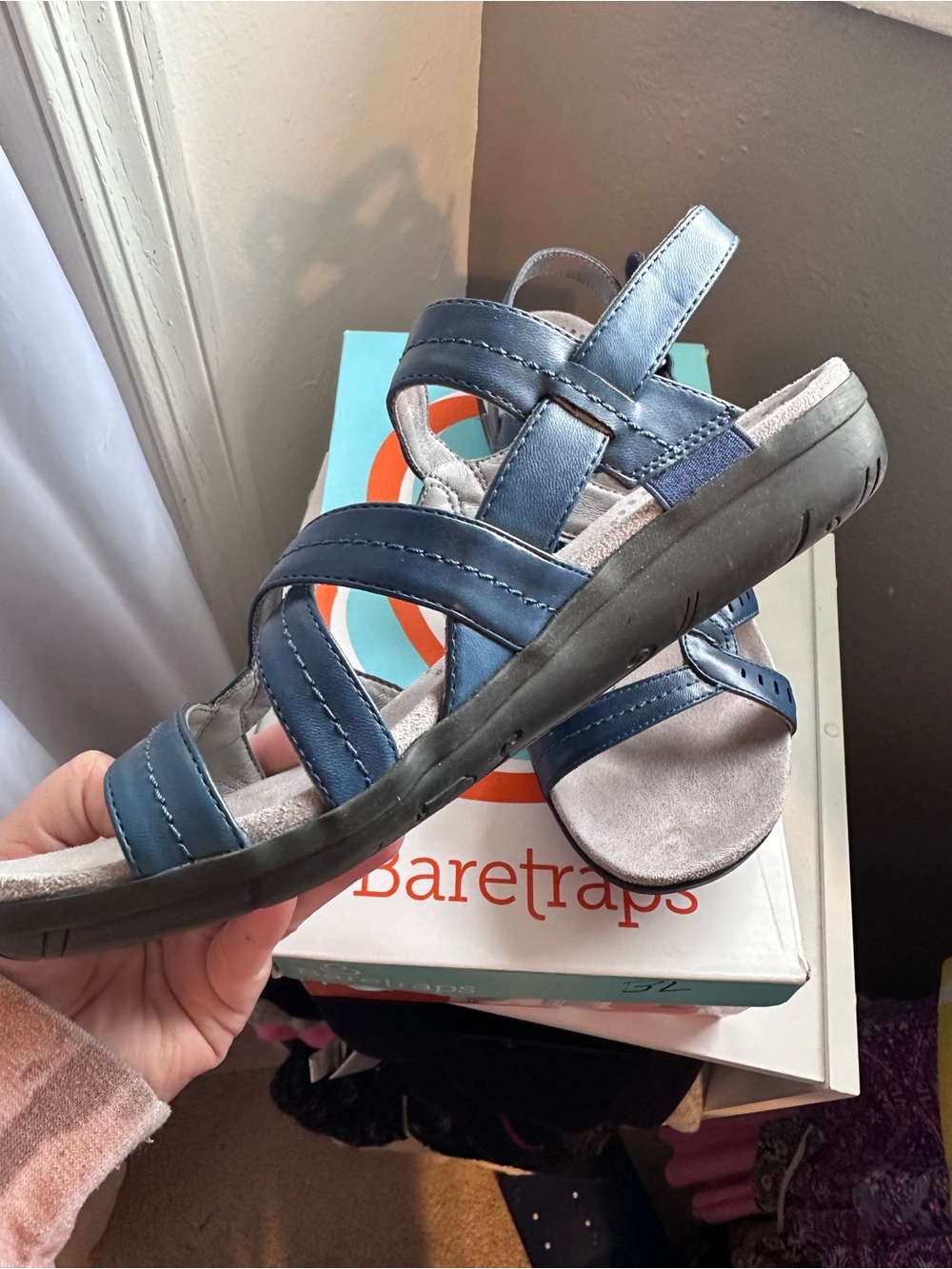 2pr Baretraps Strappy Comfort Jacey Sandals Navy & Red Rose size 10 - Picture 3 of 15